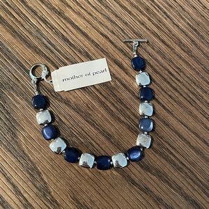 LOVELY TOGGLE MOTHER OF PEARL SILVER BRACELET